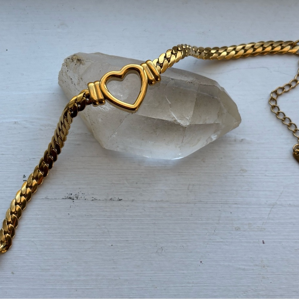 Gold Tone Heart bracelet. 7”- 9”